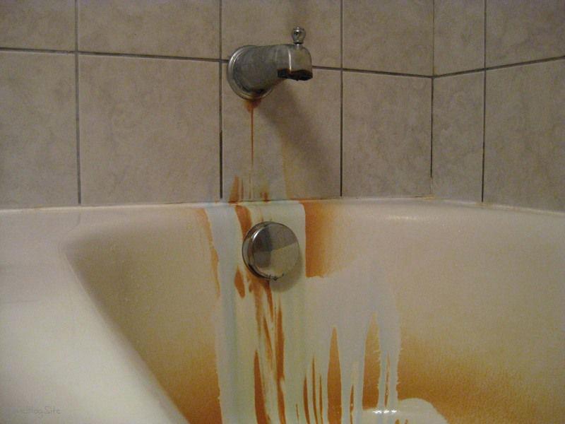 Fast Cleaning! Vinegar Solution To Disinfect The Bathtub