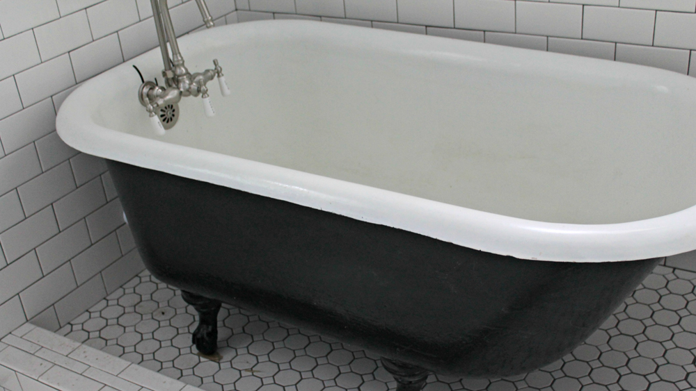 Scuff Marks On A Cast Iron Bathtub, How To Remove Scratches From Enamel Bathtub